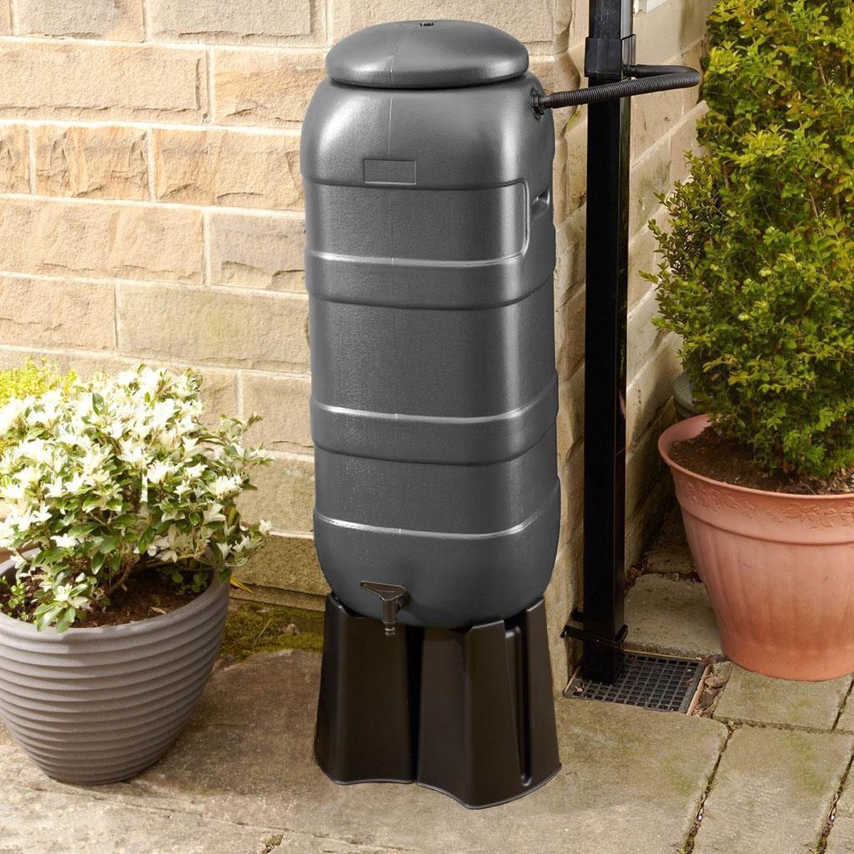  Luxe Voordeelset 100L Antraciet Rainsaver Regenton + Kraan + Voet + Vulautomaat| Muurmodel