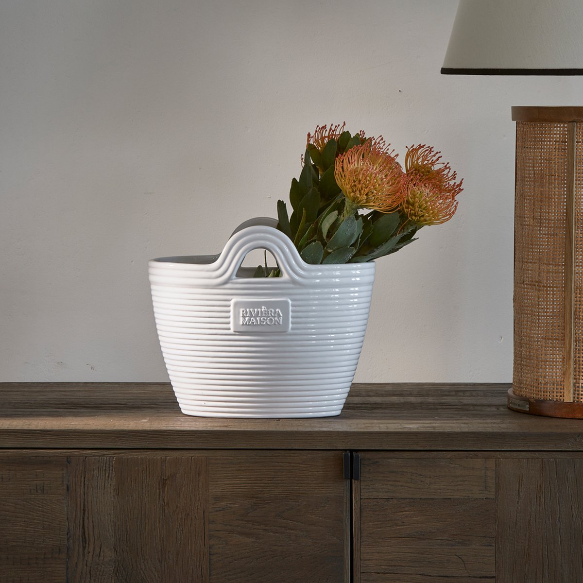  Riviera Maison Plantenbak Met Handvaten, Bloempot In Tas Vorm - RM Beach Bag Planter - Wit - Porselein